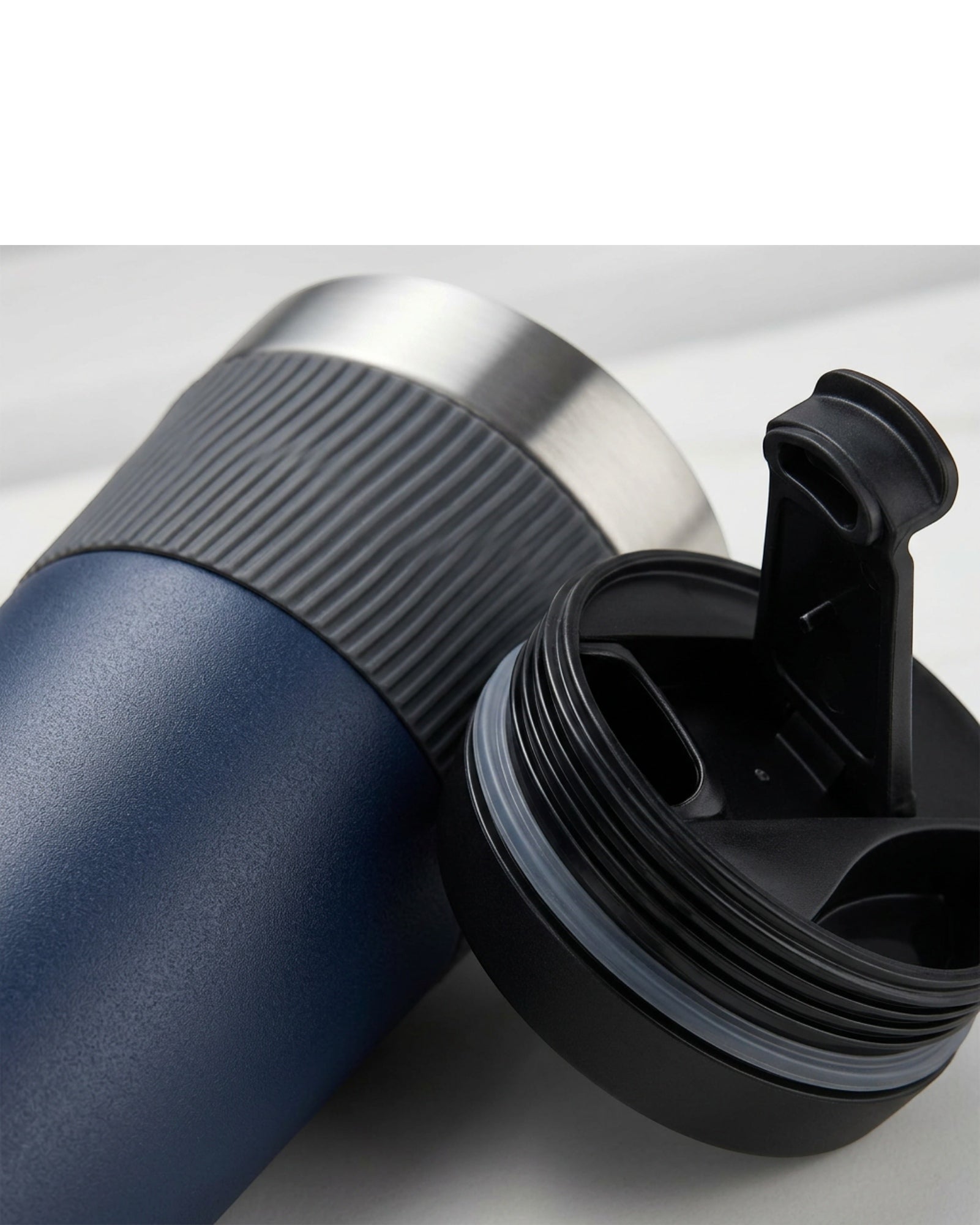 Tevnx Vacuum Insulated Travel Tumbler 12 fl oz Matte Navy Flip Lid - Detail view